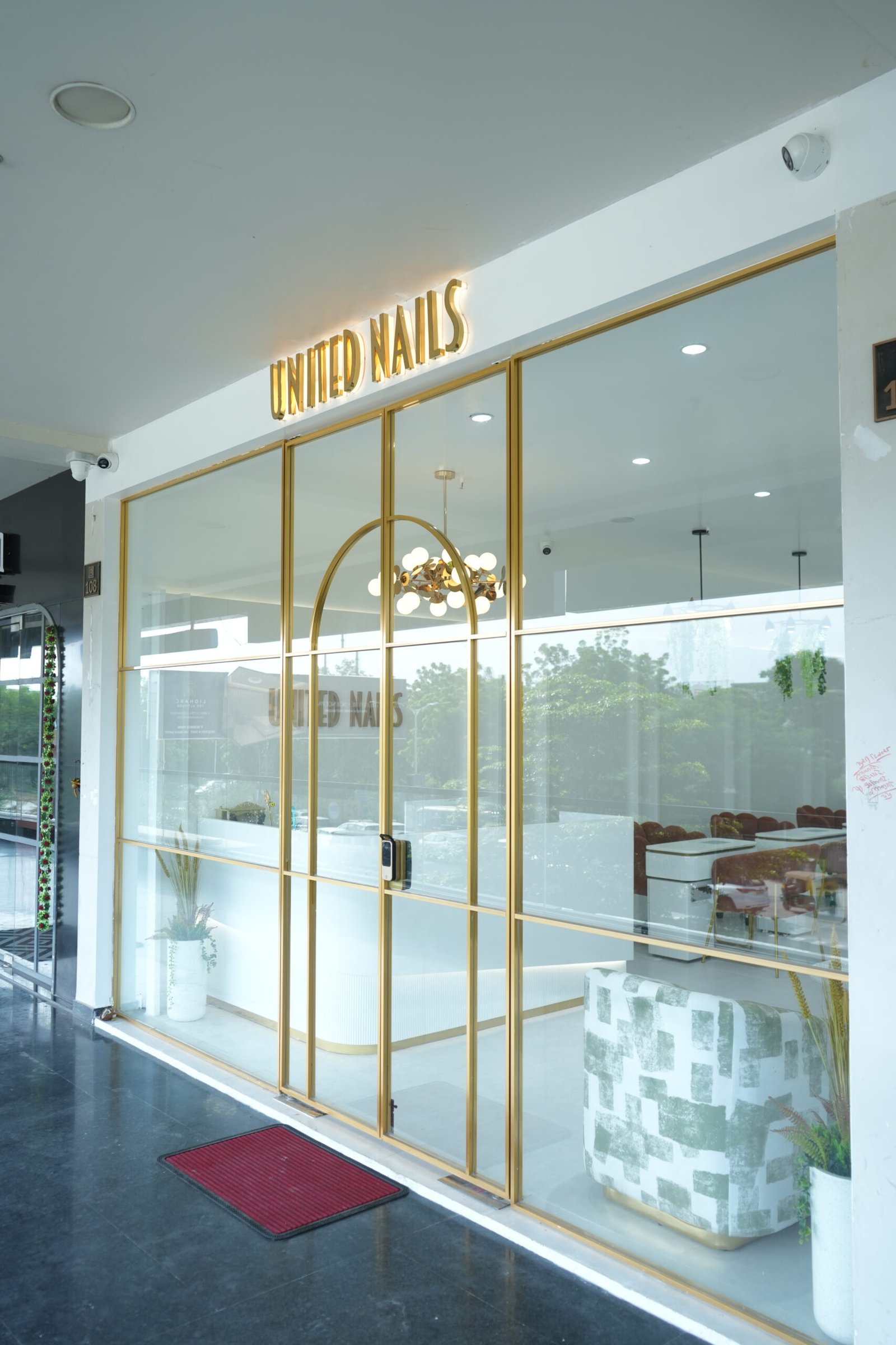 United Nails luxury salon interior